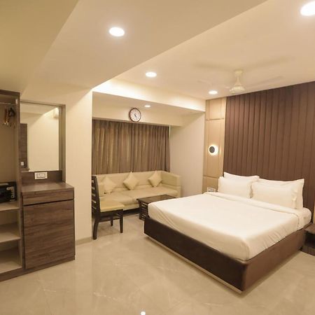 Hotel Naaz Executive Mumbai Bagian luar foto