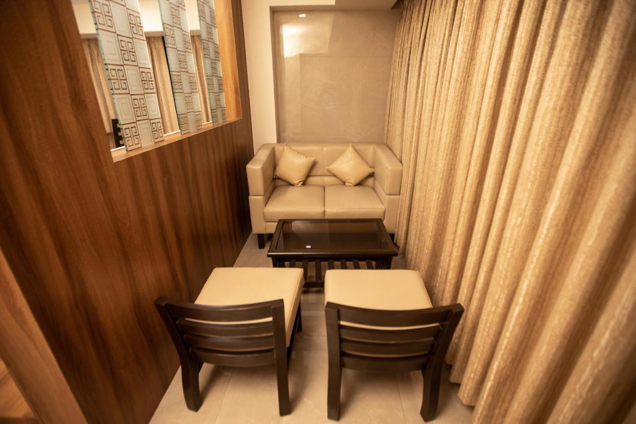 Hotel Naaz Executive Mumbai Bagian luar foto