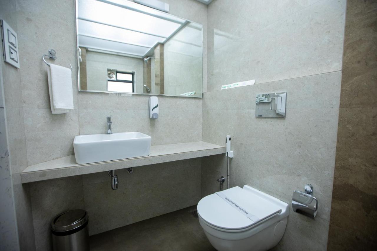 Hotel Naaz Executive Mumbai Bagian luar foto