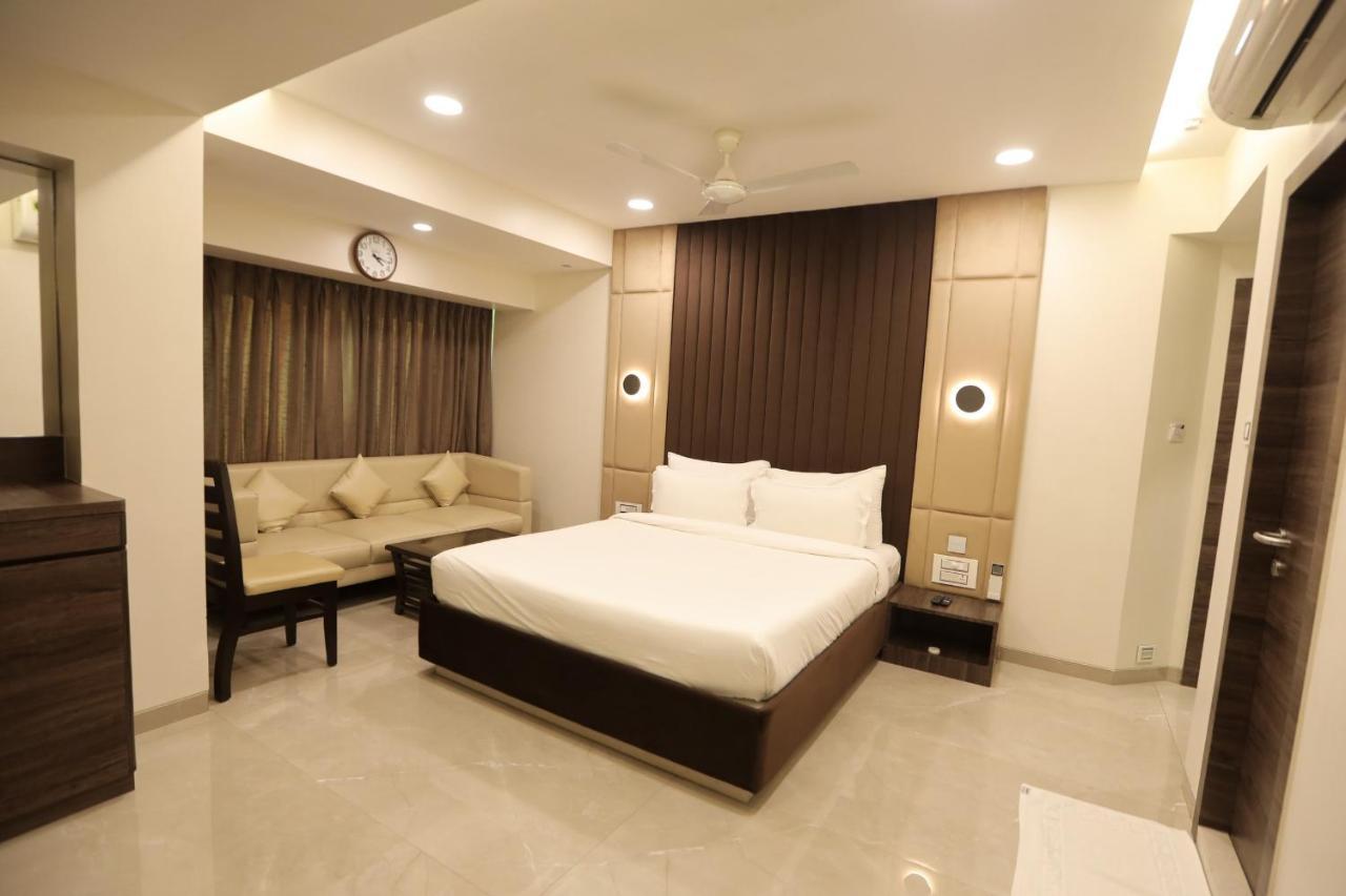 Hotel Naaz Executive Mumbai Bagian luar foto