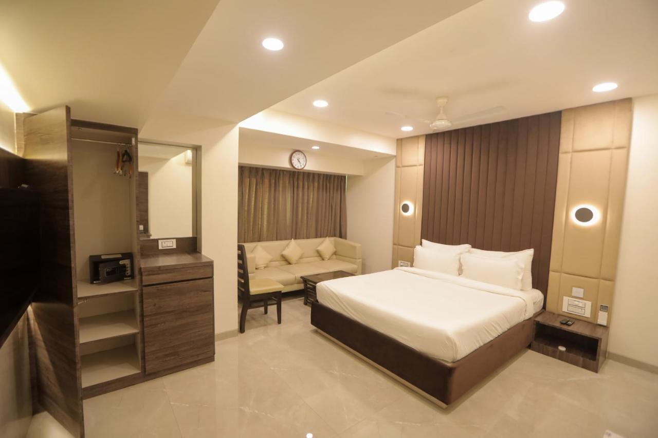 Hotel Naaz Executive Mumbai Bagian luar foto