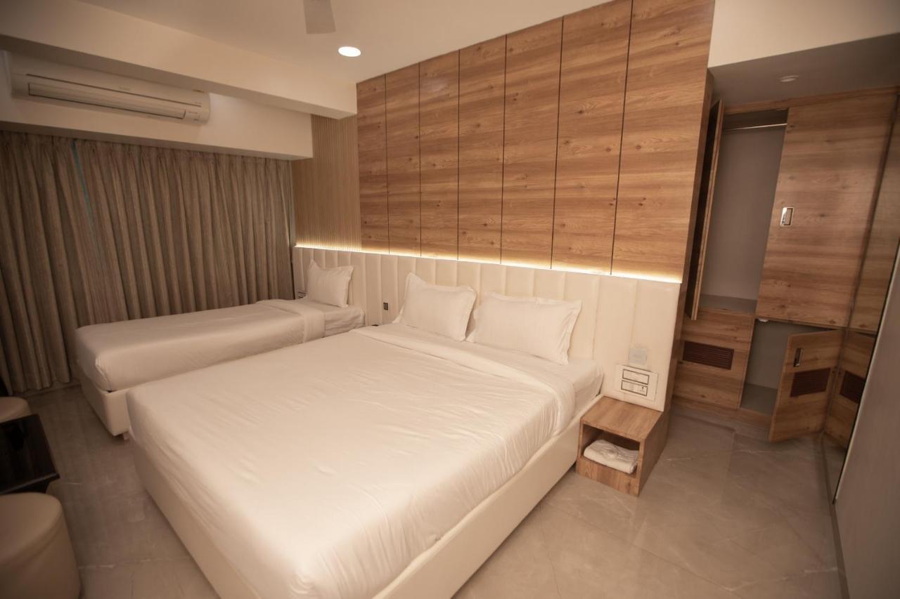 Hotel Naaz Executive Mumbai Bagian luar foto