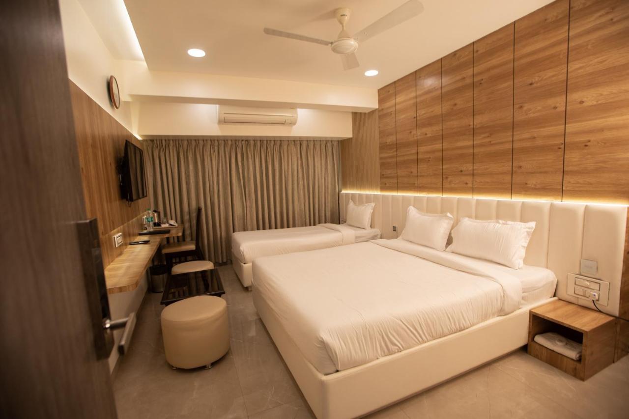 Hotel Naaz Executive Mumbai Bagian luar foto