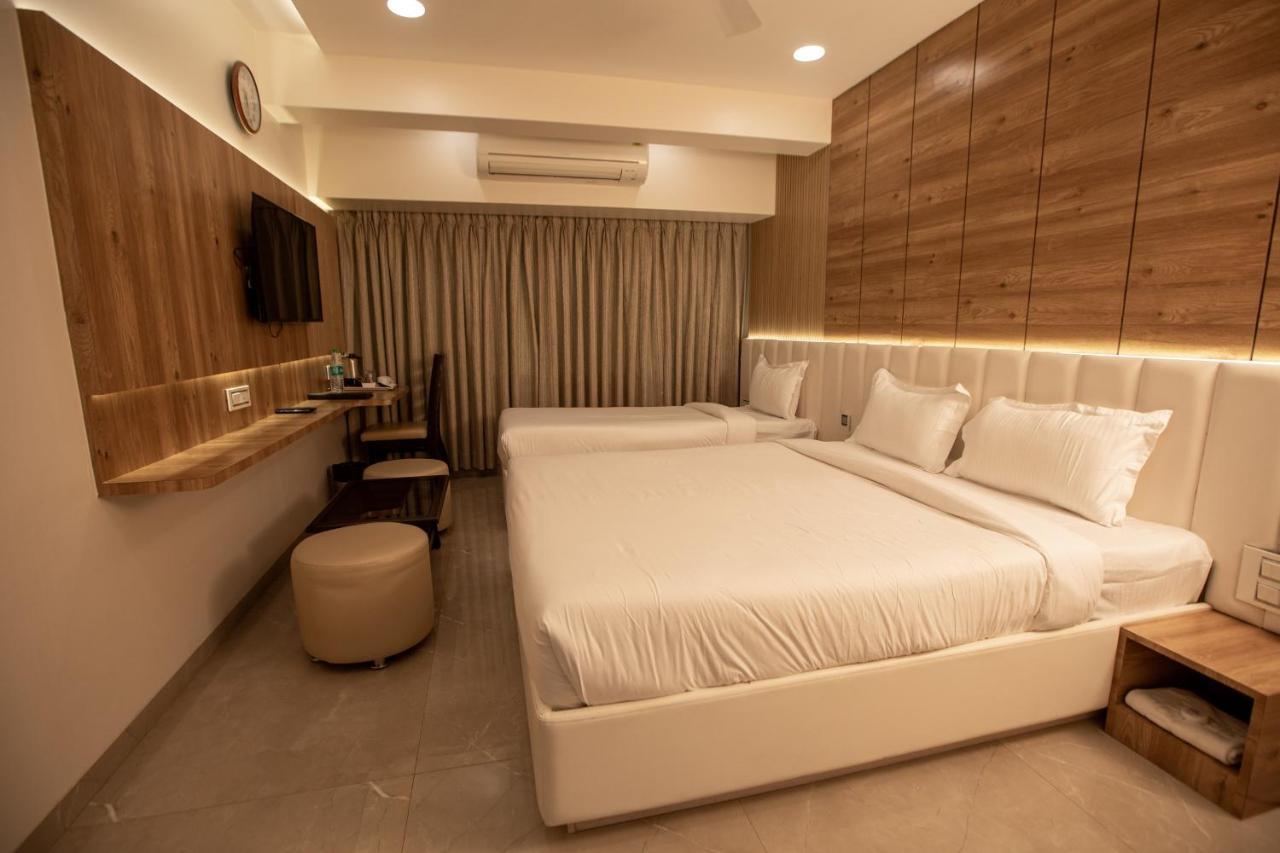 Hotel Naaz Executive Mumbai Bagian luar foto