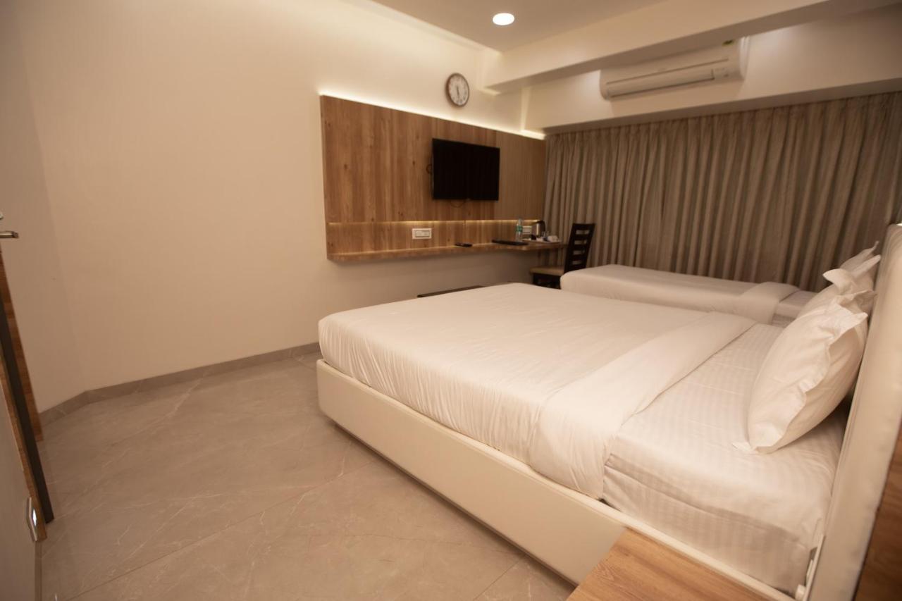 Hotel Naaz Executive Mumbai Bagian luar foto