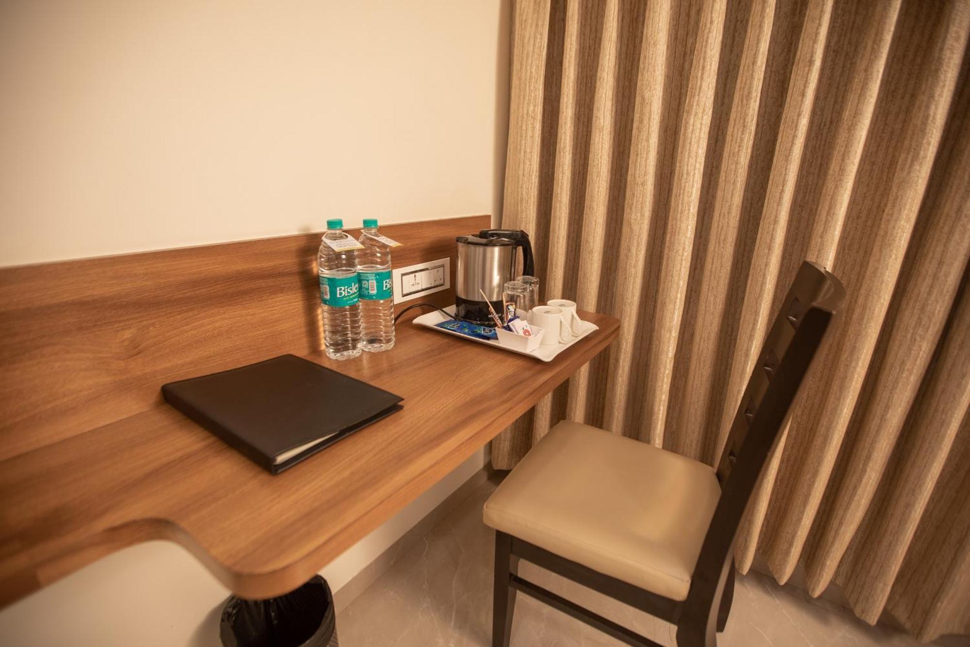 Hotel Naaz Executive Mumbai Bagian luar foto